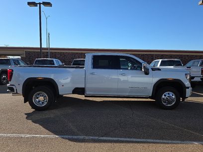 New 2026 GMC Sierra 3500 Denali Ultimate w/ LPO, Black Badging Package