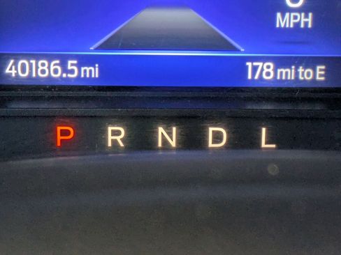 Used 2021 Ford Escape SE image 18