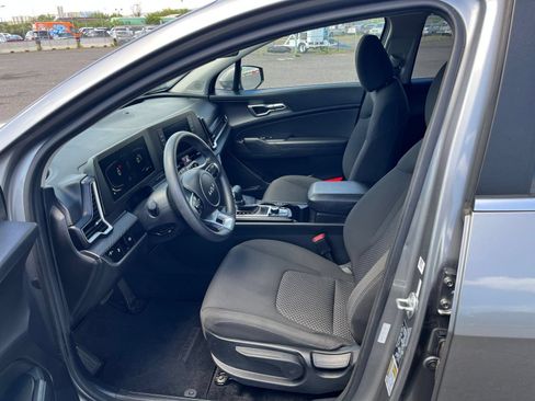 Used 2025 Kia Sportage LX FWD image 21