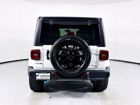 Used 2023 Jeep Wrangler Unlimited Sahara AWD/4WD image 5