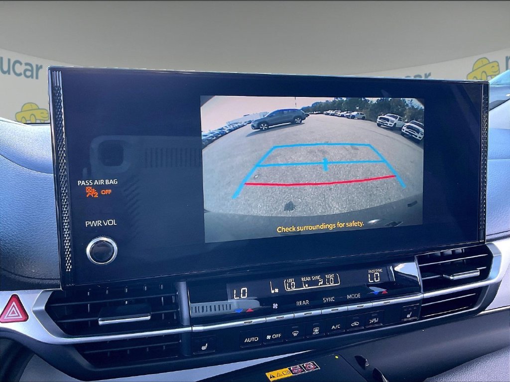 Used 2025 Toyota Sienna XLE FWD image 19