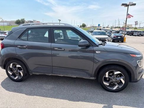 Used 2025 Hyundai Venue SEL FWD image 11