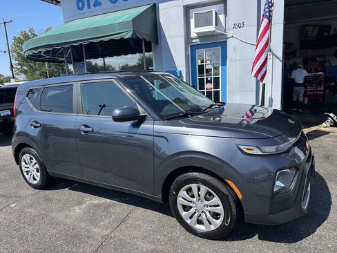 Used 2020 Kia Soul LX image 4