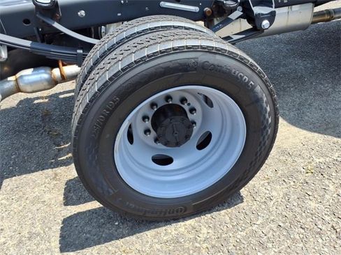 New 2025 Ford F550 4x4 Regular Cab Super Duty image 6