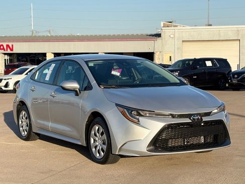 Used 2022 Toyota Corolla LE image 5