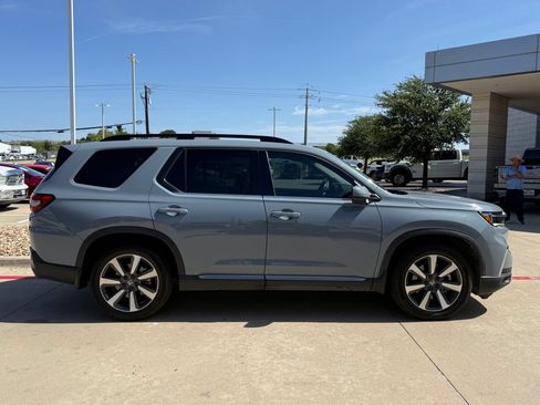 Used 2024 Honda Pilot Touring image 7