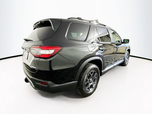 Used 2025 Honda Pilot TrailSport image 7