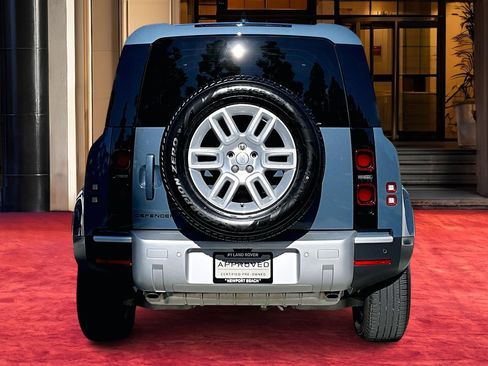 Used 2025 Land Rover Defender 110 S image 3