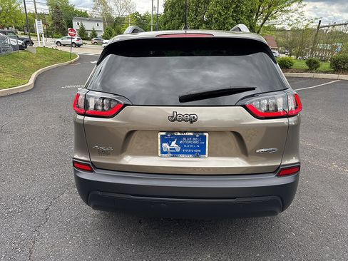 Used 2019 Jeep Cherokee Latitude w/ Cold Weather Group AWD/4WD image 10