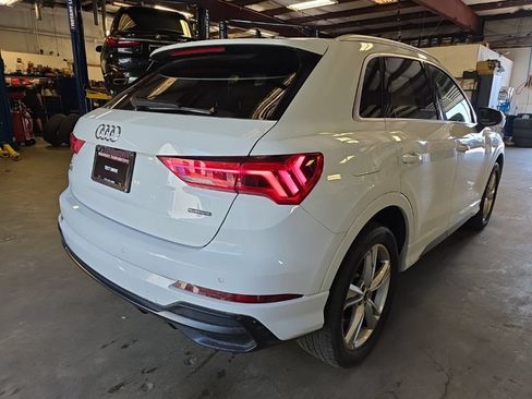 Used 2021 Audi Q3 2.0T Premium w/ Convenience Package AWD/4WD image 3