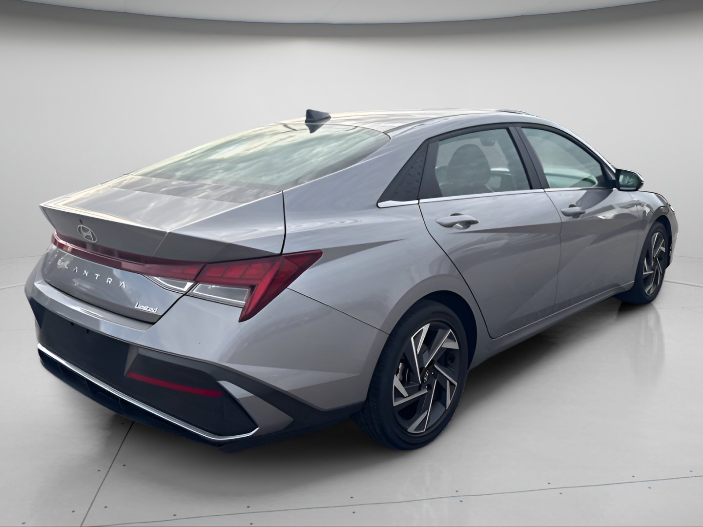 Used 2025 Hyundai Elantra Limited FWD image 5