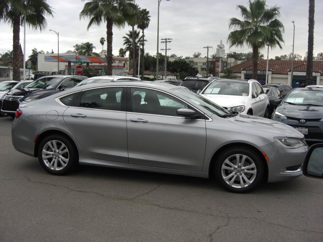 Used 2015 Chrysler 200 Limited FWD image 3