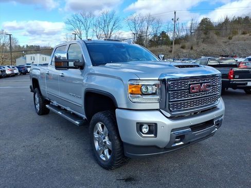 Used 2019 GMC Sierra 2500 Denali w/ Duramax Plus Package image 9