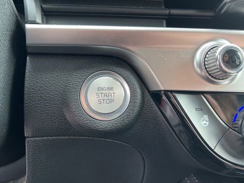 Used 2024 Kia Telluride EX w/ EX Captain's Chair Package AWD/4WD image 17