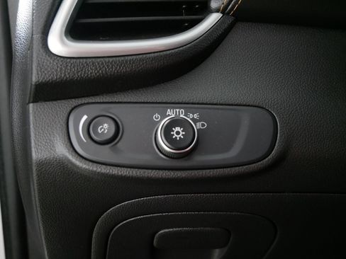 Used 2019 Chevrolet Trax LT w/ LT Convenience Package image 26