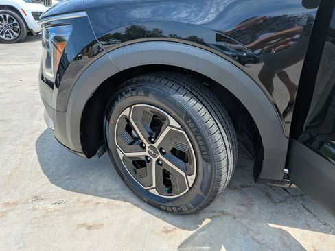 Certified 2024 Kia Niro EX FWD image 36