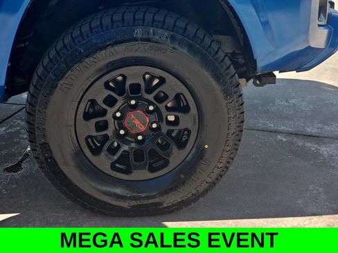 Used 2017 Toyota Tacoma TRD Sport AWD/4WD image 38