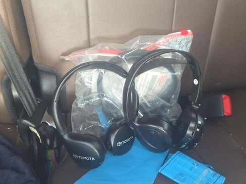 Used 2016 Toyota Sienna Limited Premium image 18