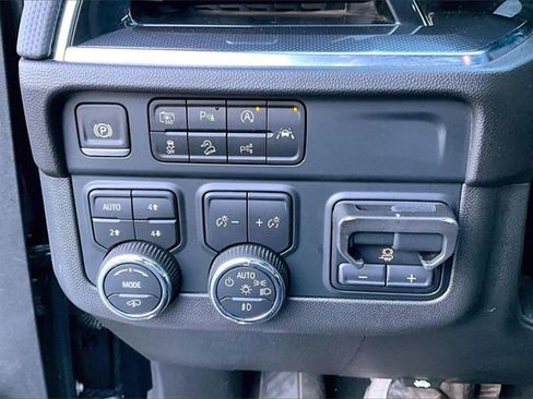 Used 2025 Chevrolet Suburban RST w/ RST Capability Package image 15