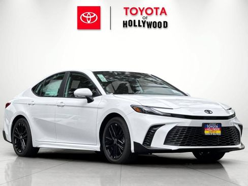 New 2026 Toyota Camry SE FWD image 2
