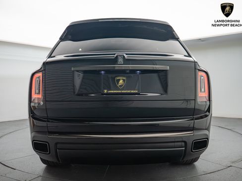 Used 2022 Rolls-Royce Cullinan Black Badge w/ Dark Exterior Package image 18