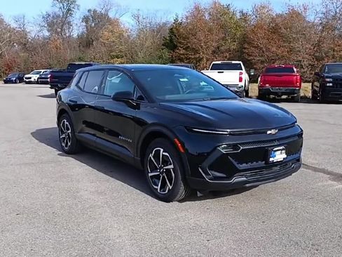 New 2026 Chevrolet Equinox EV LT w/ Comfort Package FWD image 2