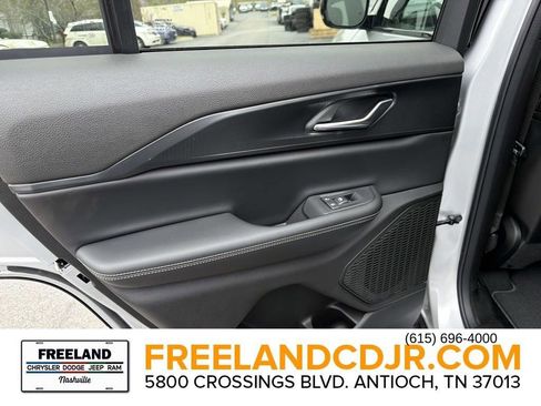 New 2025 Jeep Grand Cherokee Altitude w/ Trailer Tow Package AWD/4WD image 13