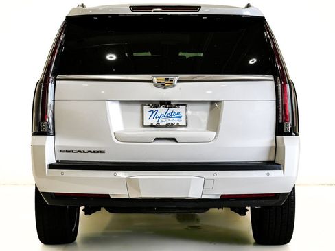 Used 2020 Cadillac Escalade Platinum AWD/4WD image 7