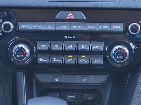 Used 2021 Kia Sportage EX image 19