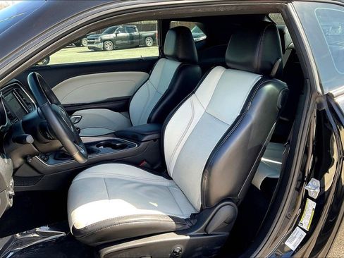 Used 2018 Dodge Challenger R/T Plus image 27