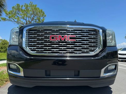 Used 2018 GMC Yukon Denali RWD image 2