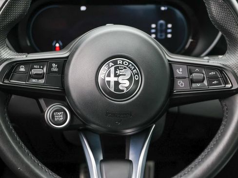 Used 2024 Alfa Romeo Giulia Ti AWD/4WD image 9