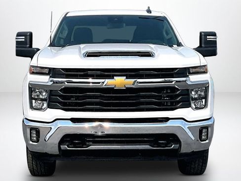 Used 2024 Chevrolet Silverado 2500 LT AWD/4WD image 2