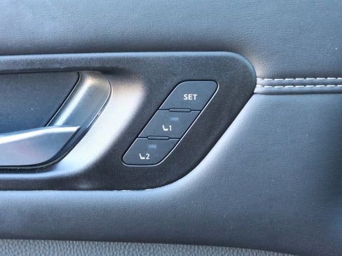 Used 2022 Nissan Pathfinder Platinum image 13