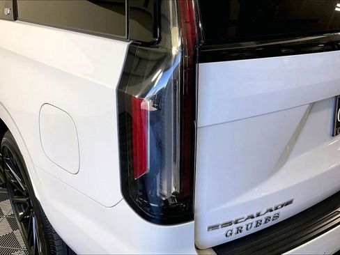 Used 2021 Cadillac Escalade Sport Platinum image 43