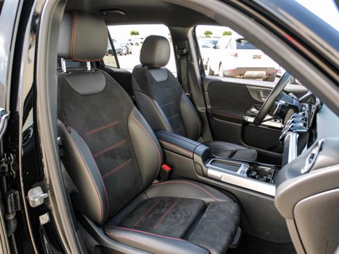 Used 2024 Mercedes-Benz GLB 250 image 30