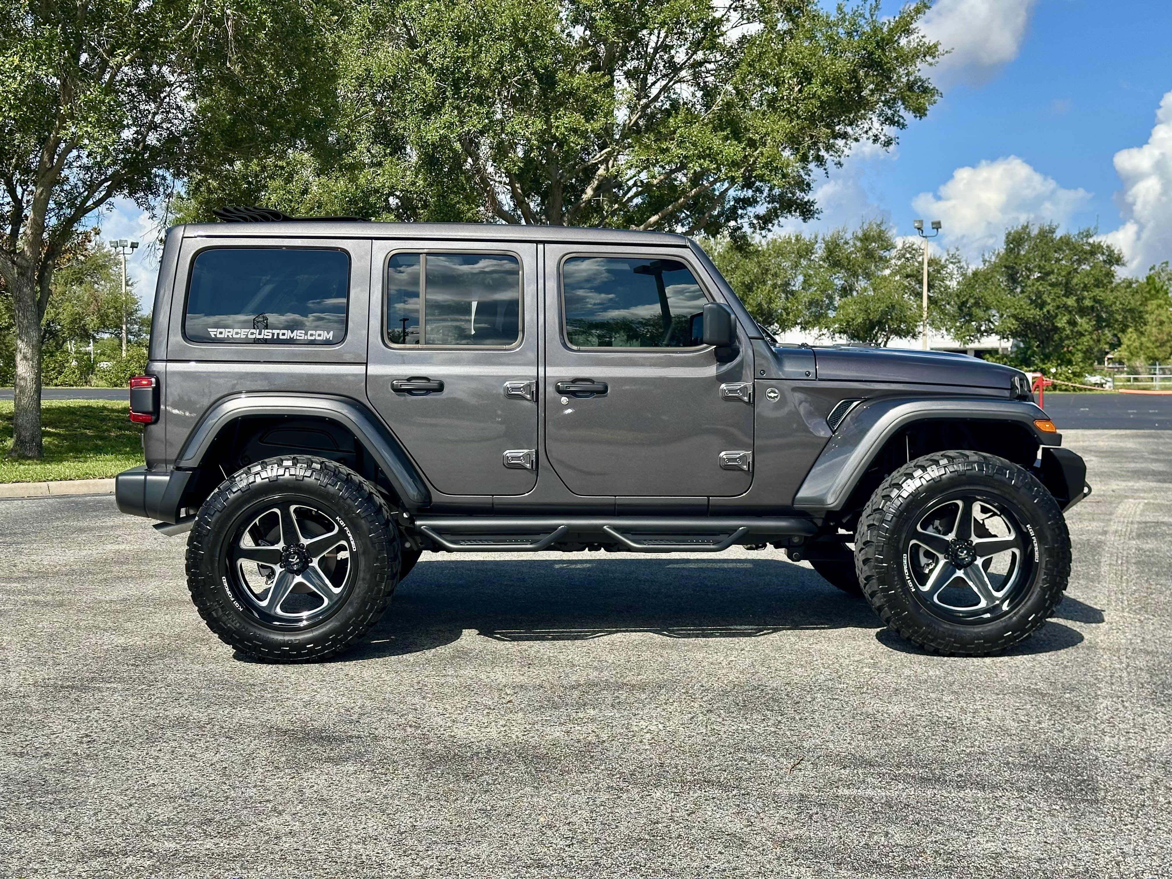 Used 2025 Jeep Wrangler Unlimited Sahara w/ Safety Group AWD/4WD image 7