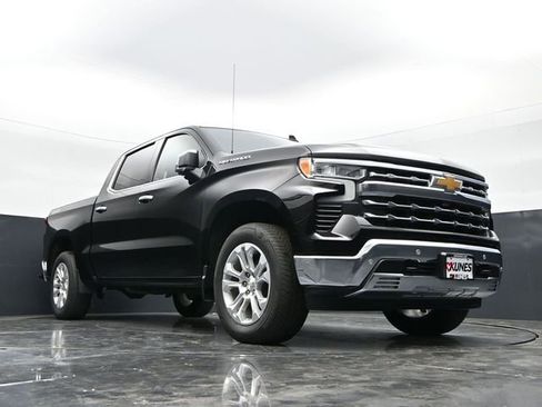Used 2024 Chevrolet Silverado 1500 LTZ AWD/4WD image 35