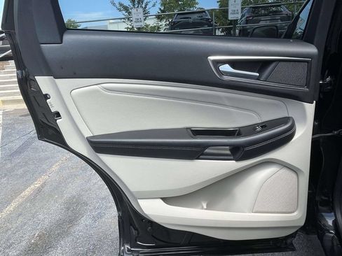 Used 2016 Ford Edge Titanium w/ Equipment Group 301A FWD image 15