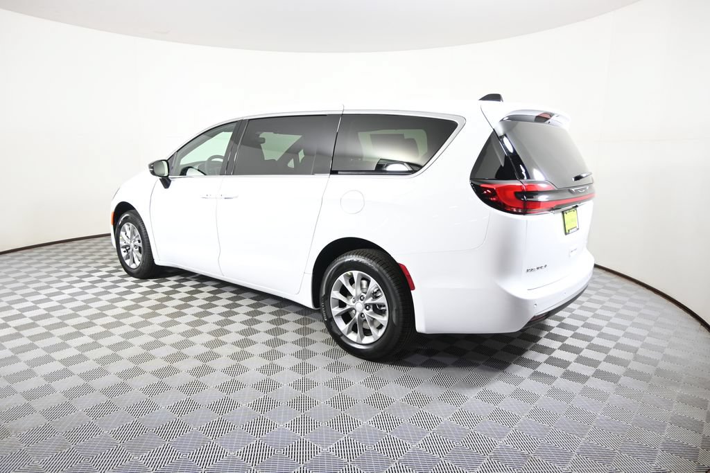 New 2027 Chrysler Pacifica Select AWD/4WD image 4