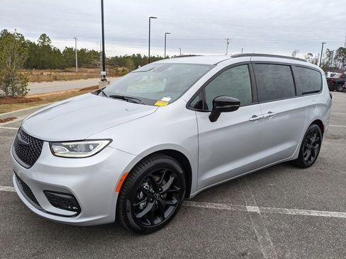 Certified 2026 Chrysler Pacifica Select w/ S Appearance Package image 62