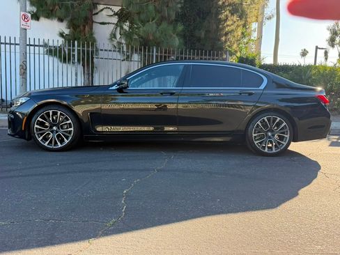 Used 2022 BMW 740i w/ M Sport Package RWD image 4