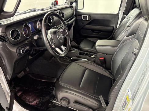 Used 2022 Jeep Wrangler Unlimited Sahara w/ LED Lighting Group AWD/4WD image 23