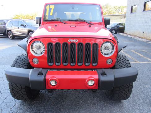 Used 2017 Jeep Wrangler Unlimited Sahara w/ Connectivity Group AWD/4WD image 2