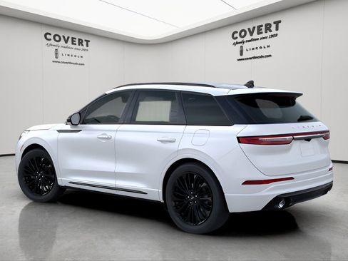 New 2026 Lincoln Corsair Reserve w/ Jet Appearance Package image 4