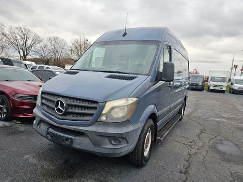 Used 2018 Mercedes-Benz Sprinter 2500 image 2