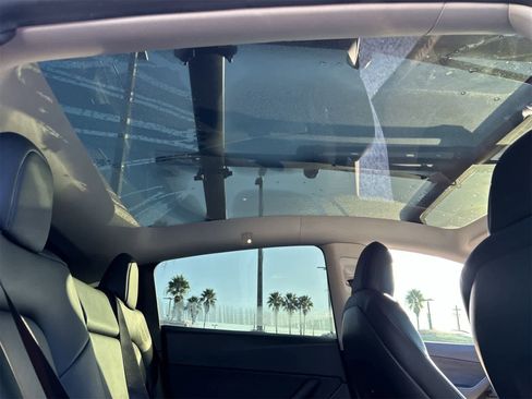 Used 2021 Tesla Model Y Long Range image 23