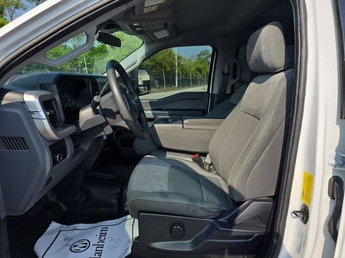 Used 2023 Ford F550 2WD Crew Cab Super Duty image 3