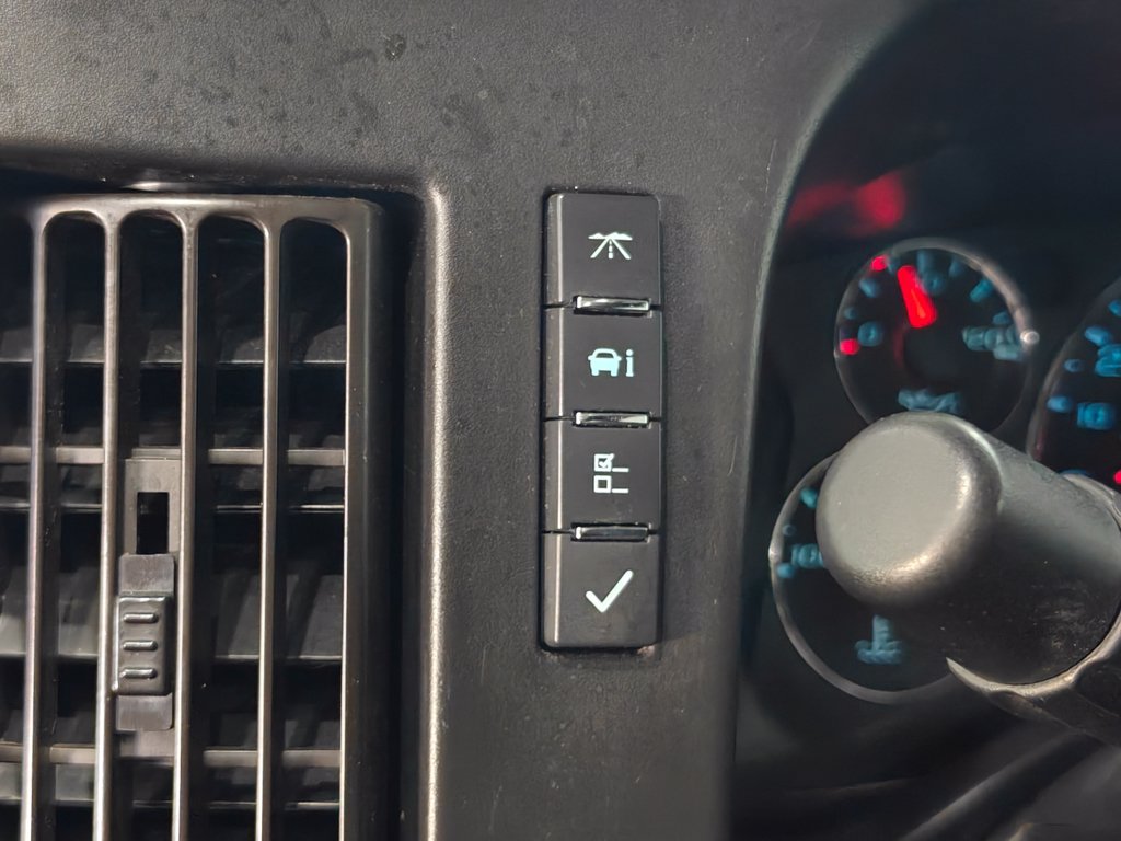Used 2022 Chevrolet Express 3500 w/ Power Convenience Package RWD image 11