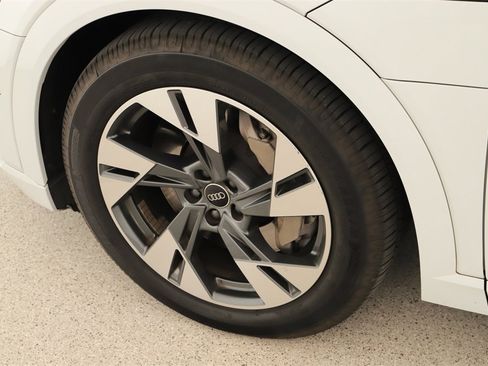Used 2022 Audi e-tron Premium image 32